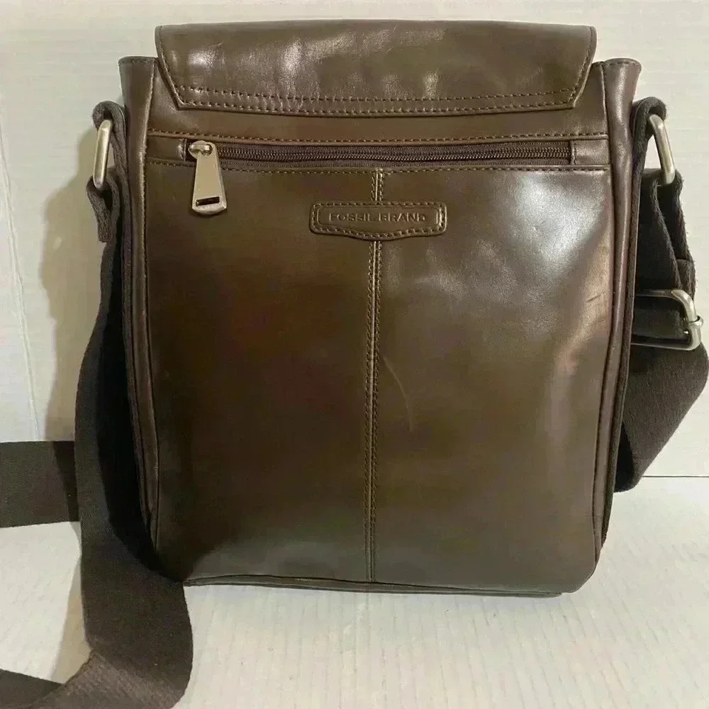Fossil brown leather unisex messenger bag